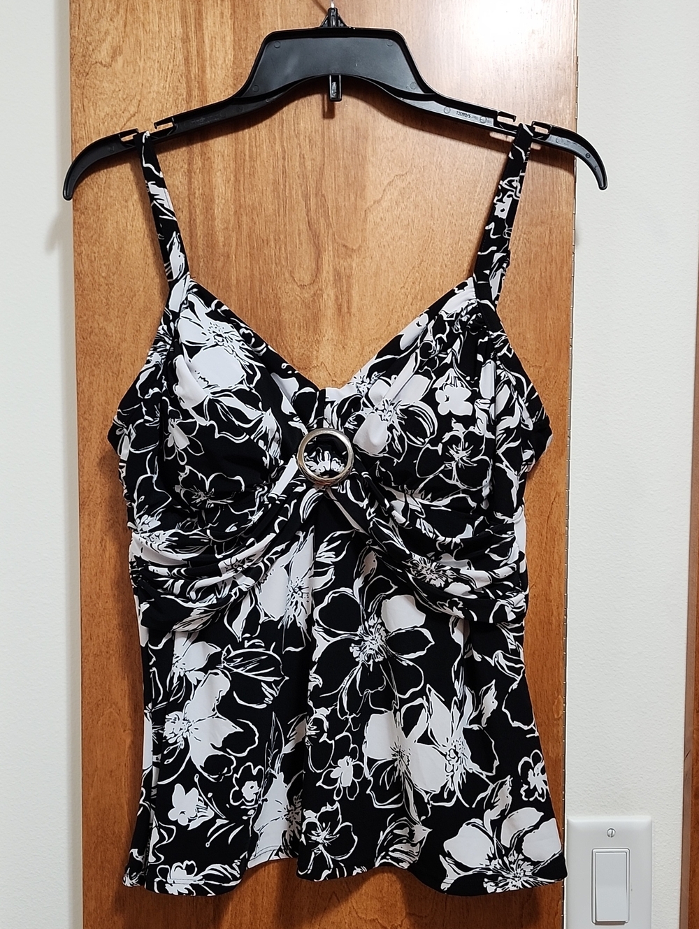 ⬇️🧨-Sale-Trimshaper Size 14 Black & White Tankini Swim Top